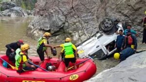 5 परिवार के डूब के रूप में एसयूवी उत्तराखंड के तेइरी में अलकनंद नदी में गिरता है