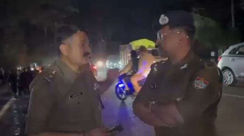 तेजी से चंडीगढ़-पंजीकृत मर्सिडीज को देहरादुन में 4 मारता है; ड्राइवर फ्रीज़ स्पॉट