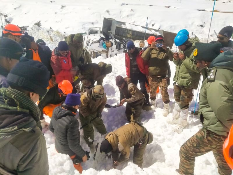 उत्तराखंड हिमस्खलन: दो और निकायों की वसूली के साथ डेथ टोल 6 तक चढ़ता है