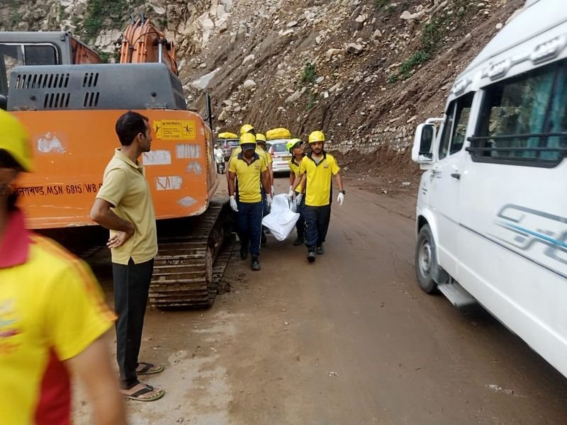 1 मारे गए, उत्तराखंड में केदारनाथ नेशनल हाईवे पर भूस्खलन में 5 घायल हुए