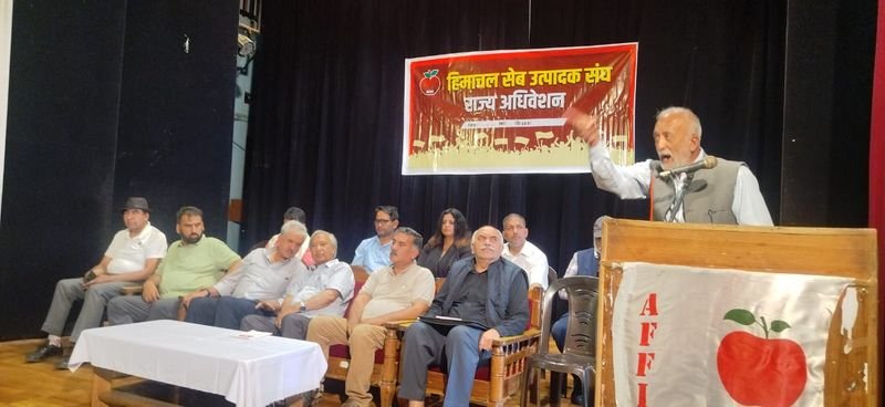 Apple उत्पादकों ने 9 जुलाई को ड्यूटी-मुक्त अमेरिकी आयात के खिलाफ विरोध किया