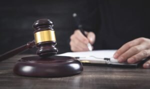 ADM हिंदी में जवाब देता है: HC पूछता है कि क्या वह व्यक्ति जो अंग्रेजी नियंत्रण कार्यकारी पद नहीं बोल सकता है