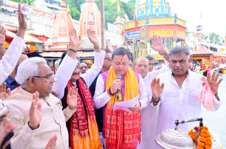 मुख्यमंत्री ने नदी उत्सव कार्यक्रम को संबोधित करते हुए कहा कि नदियां केवल जल स्रोत नहीं, बल्कि प्राचीन काल से ही सामाजिक, आर्थिक और धार्मिक जीवन की आधारशिला रही हैं।