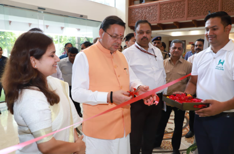 मुख्यमंत्री ने किया ‘हाउस ऑफ हिमालयाज’ आउटलेट का उद्घाटन।