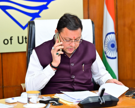 मुख्यमंत्री धामी ने जनसमस्याओं पर की फरियादियों से बात।