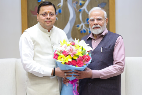 मुख्यमंत्री श्री पुष्कर सिंह धामी ने नई दिल्ली में प्रधानमंत्री श्री नरेंद्र मोदी से शिष्टाचार भेंट कर उत्तराखण्ड के विकास से संबंधित विभिन्न विषयों पर मार्गदर्शन प्राप्त किया।