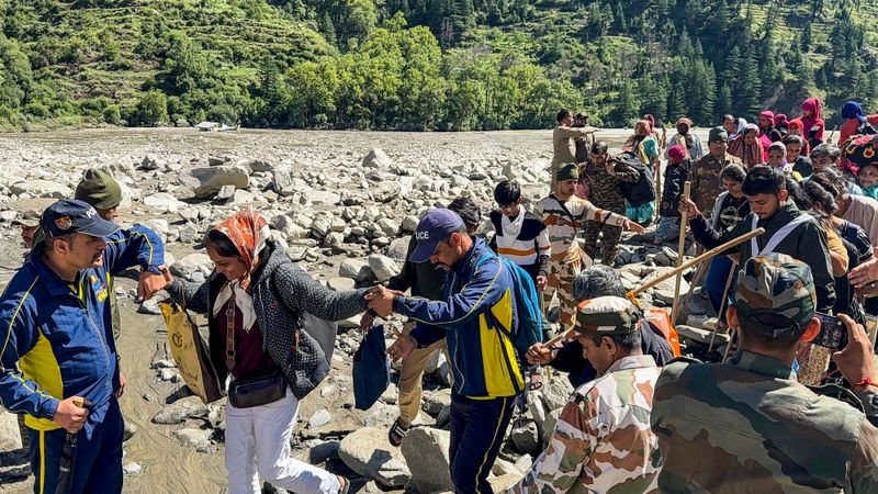 उत्तरकाशी फ्लैश बाढ़ में अभी भी 100 से अधिक लोग गायब हैं