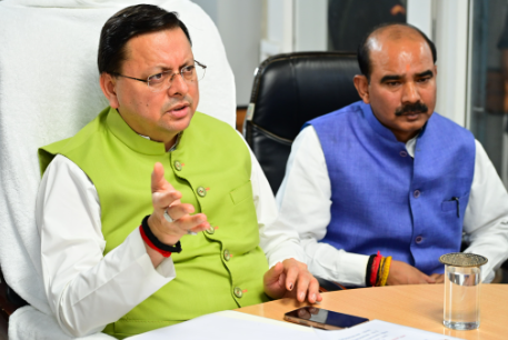 मुख्यमंत्री श्री पुष्कर सिंह धामी ने धरालीहर्षिल में गतिमान राहत एवं बचाव कार्यों की स्मार्ट कंट्रोल रूम उत्तरकाशी में समीक्षा की।