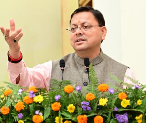 मुख्यमंत्री धामी ने 220 चिकित्सा अधिकारियों को सौंपे नियुक्ति पत्र।