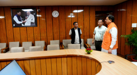 मुख्यमंत्री ने किया विधानसभा स्थित विभिन्न कार्यालयों का निरीक्षण।