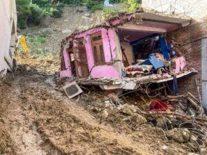 बारिश से कोई राहत नहीं है क्योंकि मानसून रिट्रीट हिमाचल के मंडी में फ्लैश फ्लड को ट्रिगर करता है; 3 मृत; 3 दफन