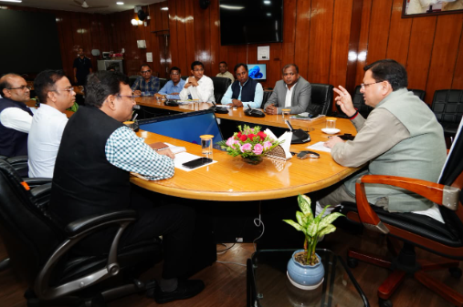 मुख्यमंत्री श्री पुष्कर सिंह धामी से राज्य में आपदा से हुए नुकसान का जायजा लेने आई भारत सरकार की अन्तर मंत्रालयी टीम ने भेंट की।