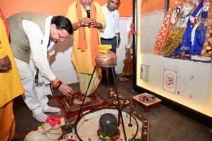 मुख्यमंत्री श्री पुष्कर सिंह धामी ने खटीमा स्थित श्री पशुपतिनाथ मंदिर में विधिवत पूजा अर्चना कर प्रदेश की सुख समृद्धि और जनकल्याण की कामना की।