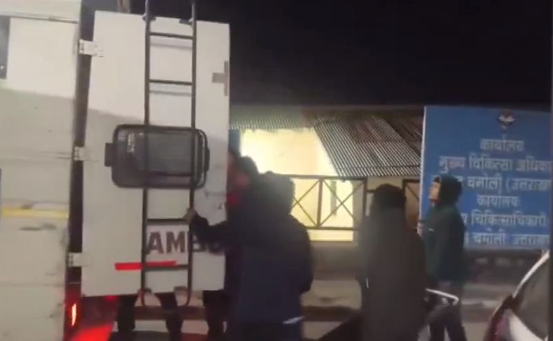 उत्तराखंड के चमोली में जल विद्युत परियोजना सुरंग में लोको ट्रेनों की टक्कर से 88 लोग घायल हो गए